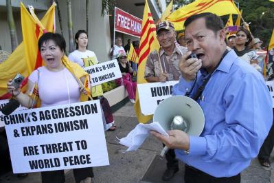 Vietnamese Protest Against China at APEC