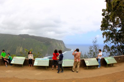 Hawaii Economists Predict Record Number of Visitors