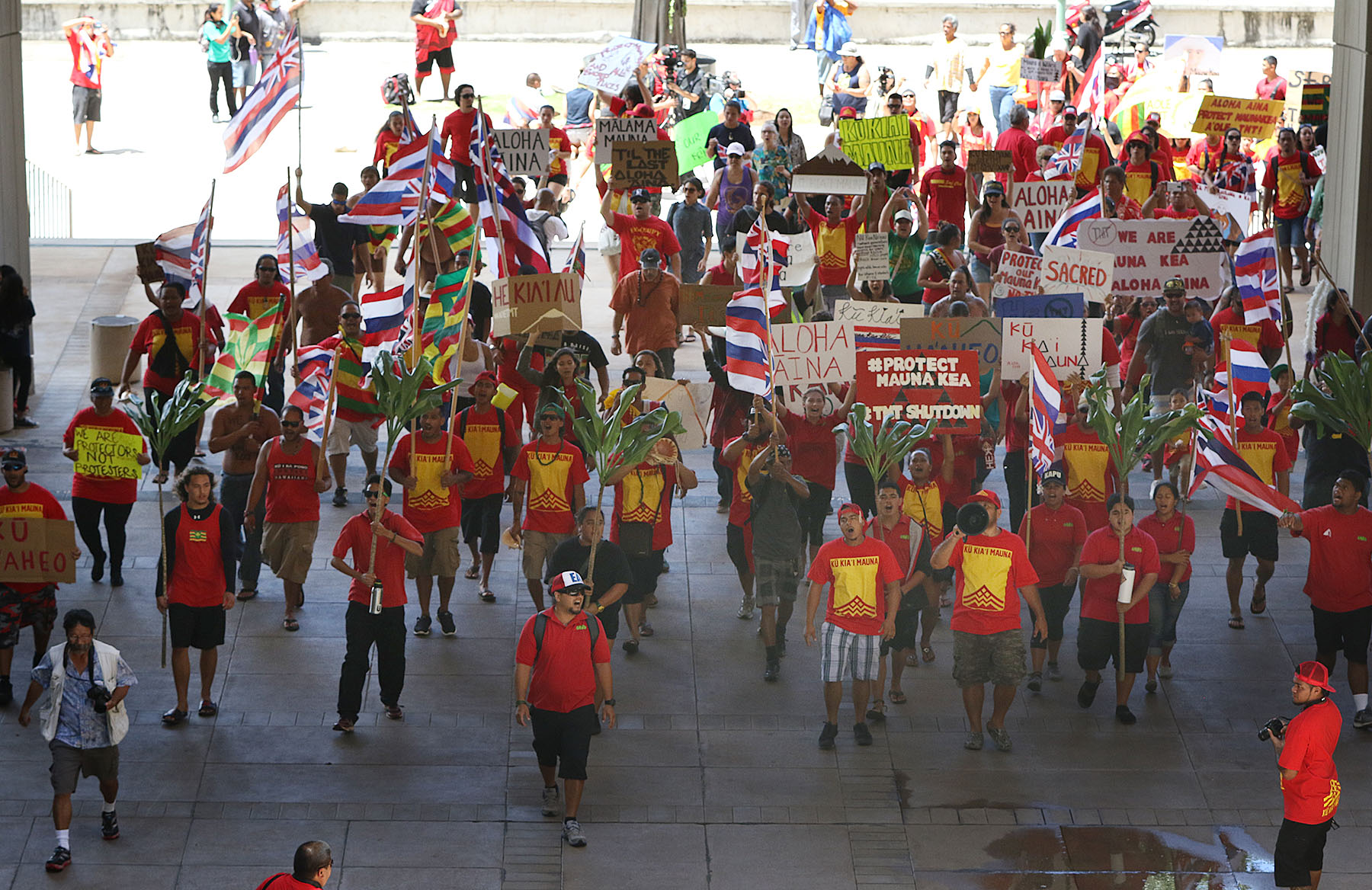 Mauna Kea demonstrators enter the Hawaii Capitol Rotunda after walking from the OHA office. 21 april 2015. photograph Cory Lum/Civil Beat