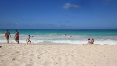 In Hawaii, ‘Visitors’ and ‘Tourists’ are Different Breeds
