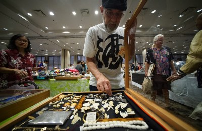 Ige Signs Act Prohibiting Most Ivory Sales in Hawaii