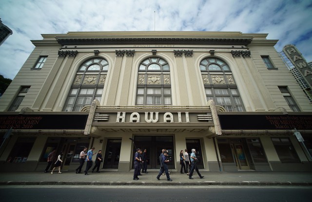 Mayor Kirk Caldwell chinatown HPD walks past Hawaii Theatre.