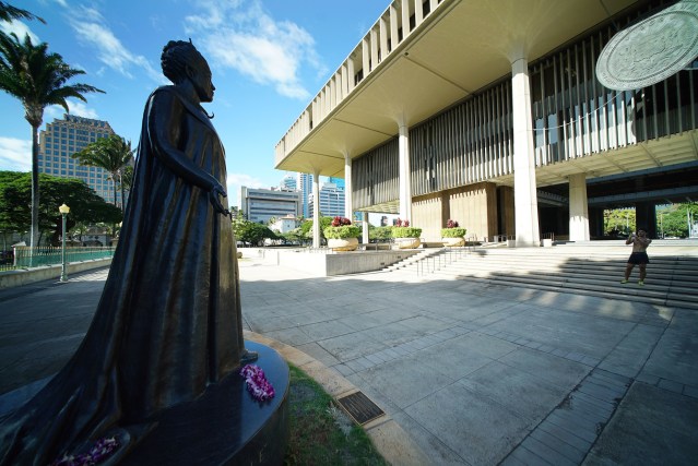 Queen Liliuokalani statue Capitol.