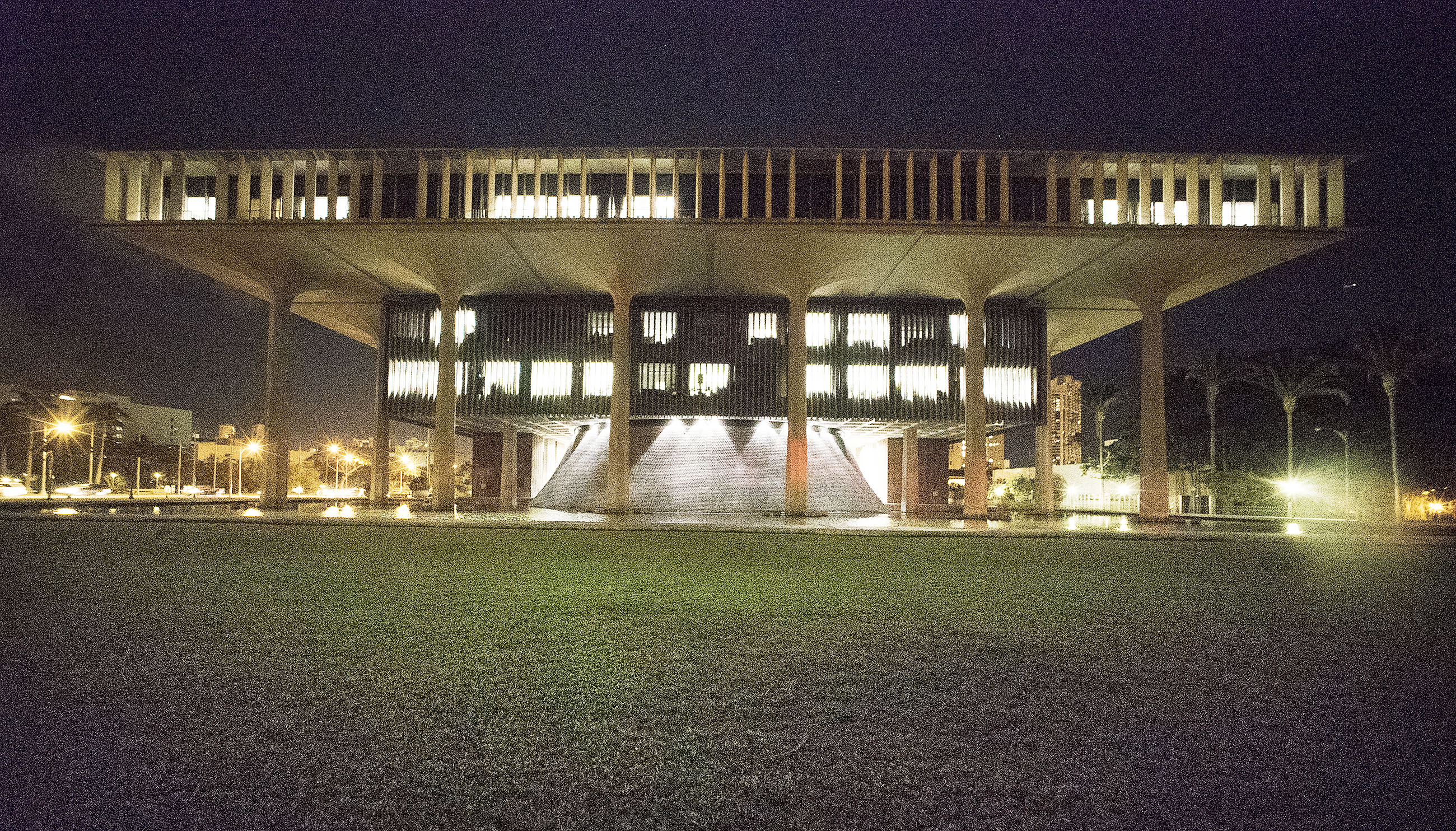 Capitol building night offices legislature. 29 april 2016.
