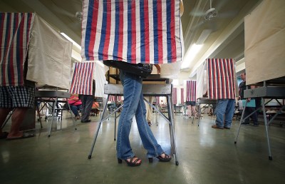 Ige Signs All-Mail Voting, Automatic Recount Bills