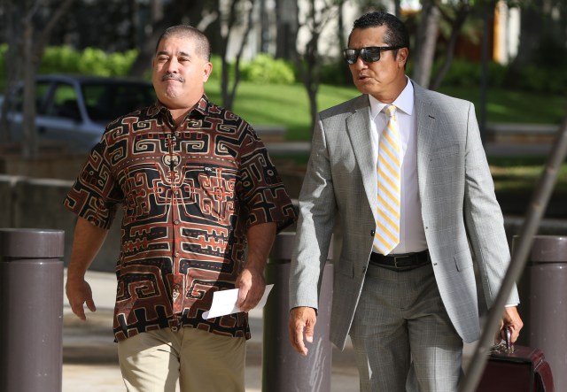 Attorney William Harrison walks into Federal Court with client Niall Silva before Silva’s guilty conspiracy plea, he’ll face up to 5 years in Federal prison and a $250,000 fine after plea deal. guilty Federal Court. 16 dec 2016