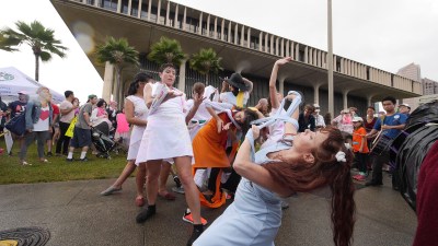 Thousands Defy Rain And Trump During Rally In Honolulu