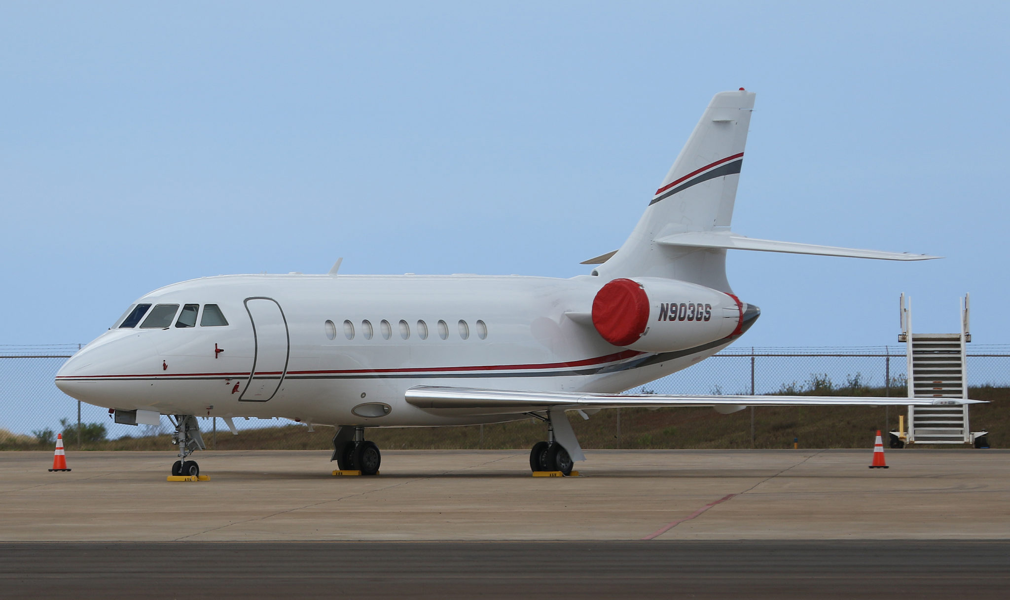 N903GS private jet Lanai Airport. 13 april 2017