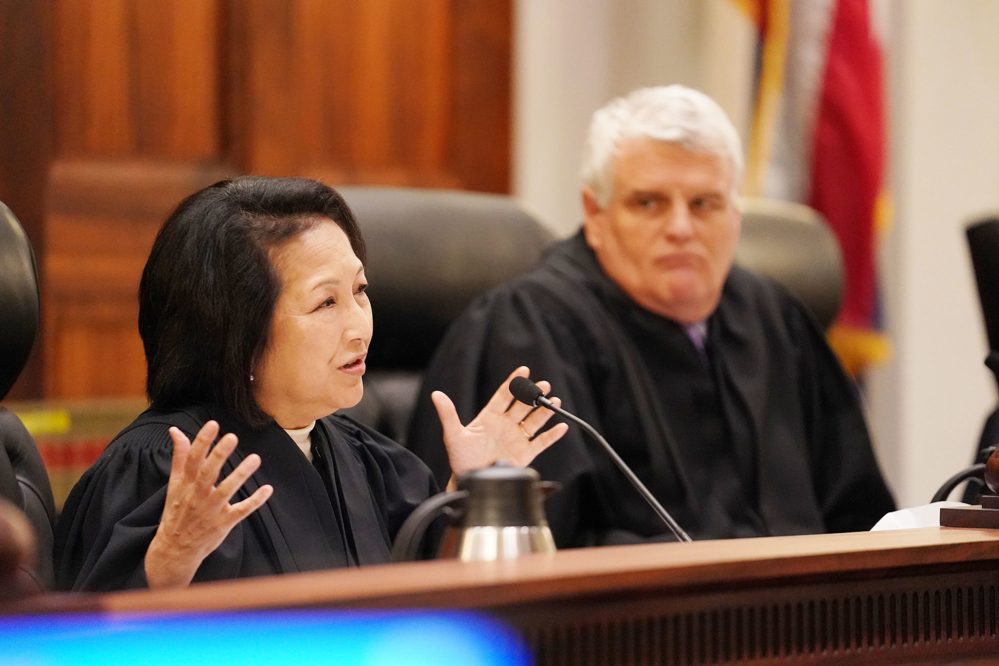 Left, Associate Justice Paula Nakayama raises questions during Civil Beat case with right,Chief Justice Mark Recktenwald, looking on. 1 june 2017