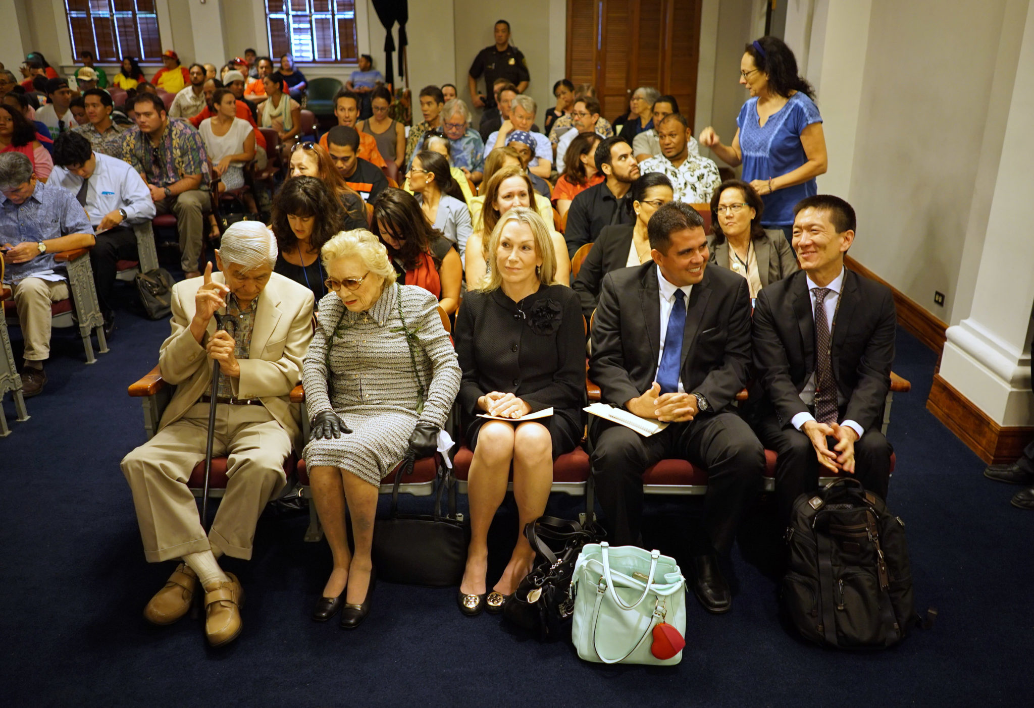 Abigail Kawananakoa talks story with Governor George Ariyoshi. Veronica Gail Worth is seated to the right of Kawananakoa. 27 aug 2015