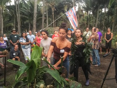 Hundreds Turn Out To Back Hawaiian Occupiers Of Famed Coco Palms Site