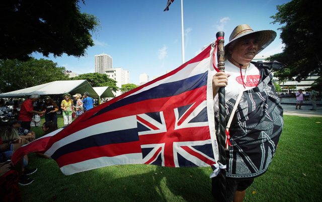People on hand witnessing the dedication of the Kamehameha III sculpture by sculptor Thomas Jay Warren held at Thomas Square.