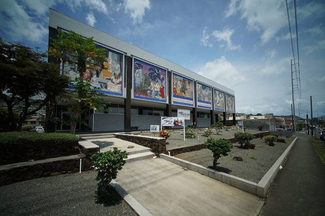 United Public Workers Headquarters with David Ige campaign signs in front.