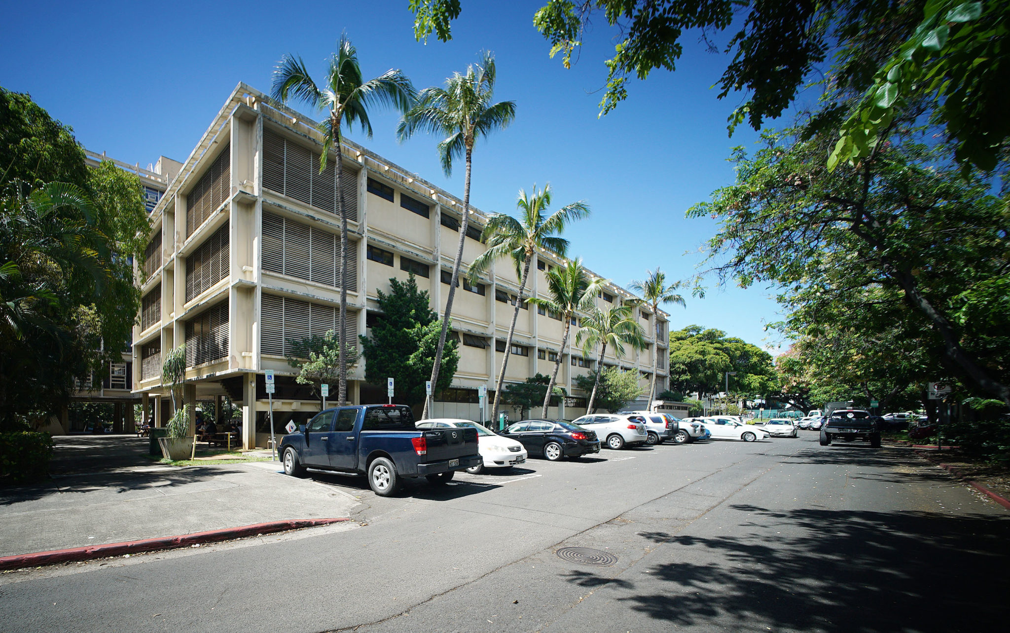 UH Manoa Kuykendall Hall.