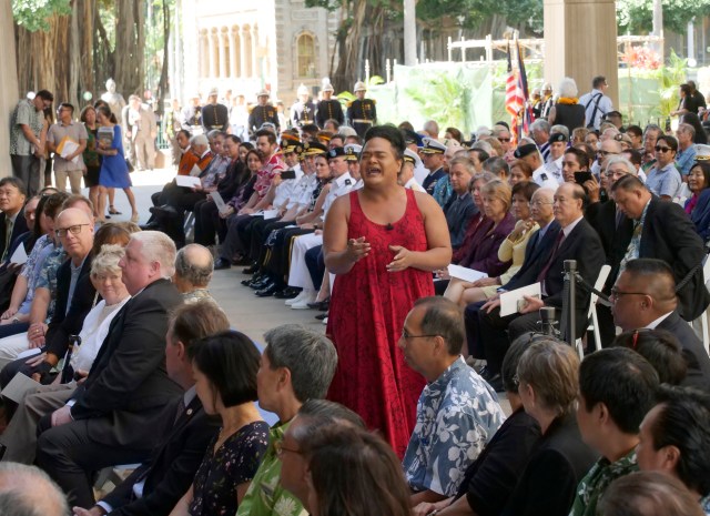 Oli Kaumakaiwa Kanakaole chant Hawaii Govenor David Ige during Hawaii Govenor David Ige inaugural ceremony for his second term of service at the state capitol in Honolulu, HI, Monday, December 3, 2018. (Civil Beat photo Ronen Zilberman)