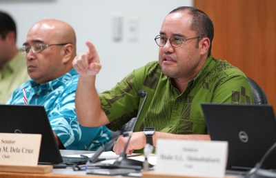 Finance Chair Senator Donovan Dela Cruz asks OHA Ka Pouhana Kamanaopono Crabbe some questions during hearing.
