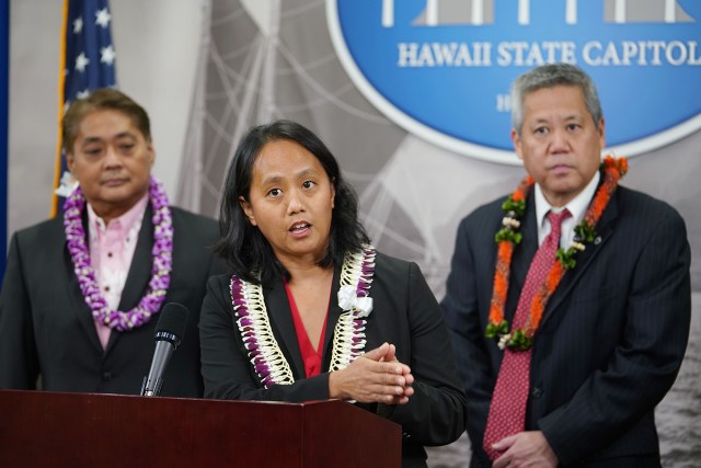 Rep Della Au Belatti speaks flanked by Speaker Scott Scott Saiki and left, Rep Nakashima at a press conference held after Governor Ige’s state of the state address.