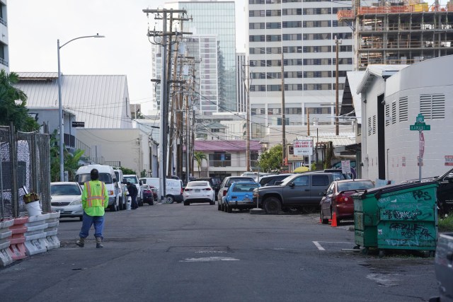 Ilaniwai Street looking in a westward direction.