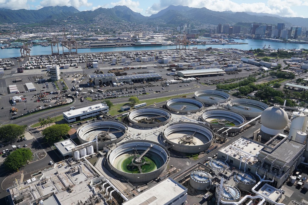 Honolulu Harbor and Sand Island Wastewater Treatment Center Matson aerial 0198