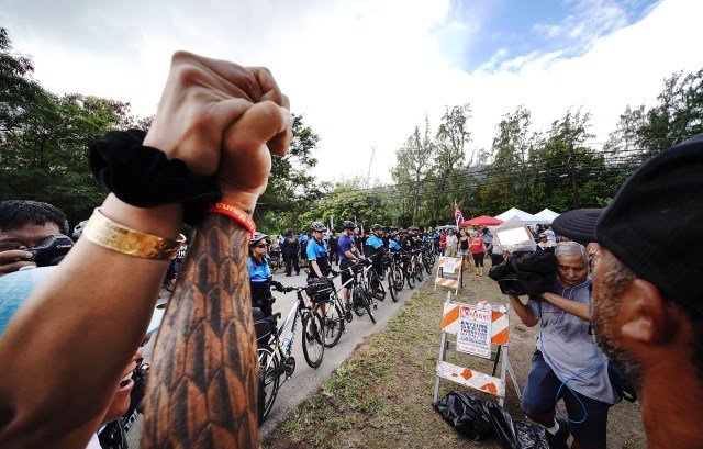 Sherwood Forest Supporters gather near Sherwood Access road after supporters were arrested by HPD.