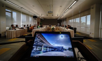 Senators Think UH Regents Are ‘Too Cozy’ With Officials