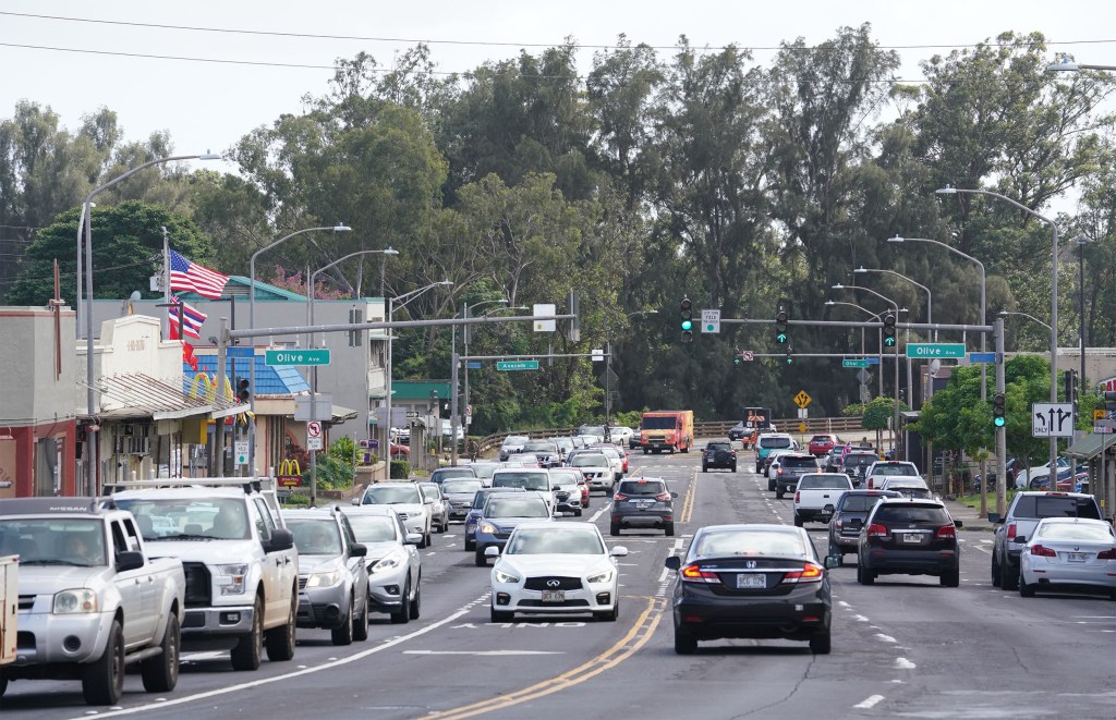 Wahiawa traffic headed north thru Kamehameha Hwy, left of frame.
