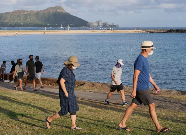 People get outside for fresh air and exercise with face masks at Magic Island in Honolulu, HI, Saturday, April 25, 2020. (Ronen Zilberman photo Civil Beat)
