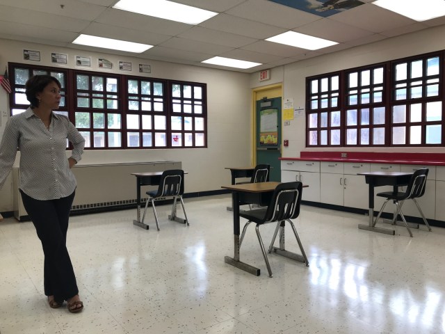 Christina Kishimoto, DOE, school, Kapolei Middle School, superintendent