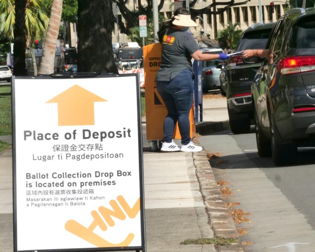 City & County of Honolulu election officials collect ballots for drive-thru drop-offs outside the Honolulu Hale in Honolulu, HI, Saturday, August 8, 2020. (Ronen Zilberman photo Civil Beat)
