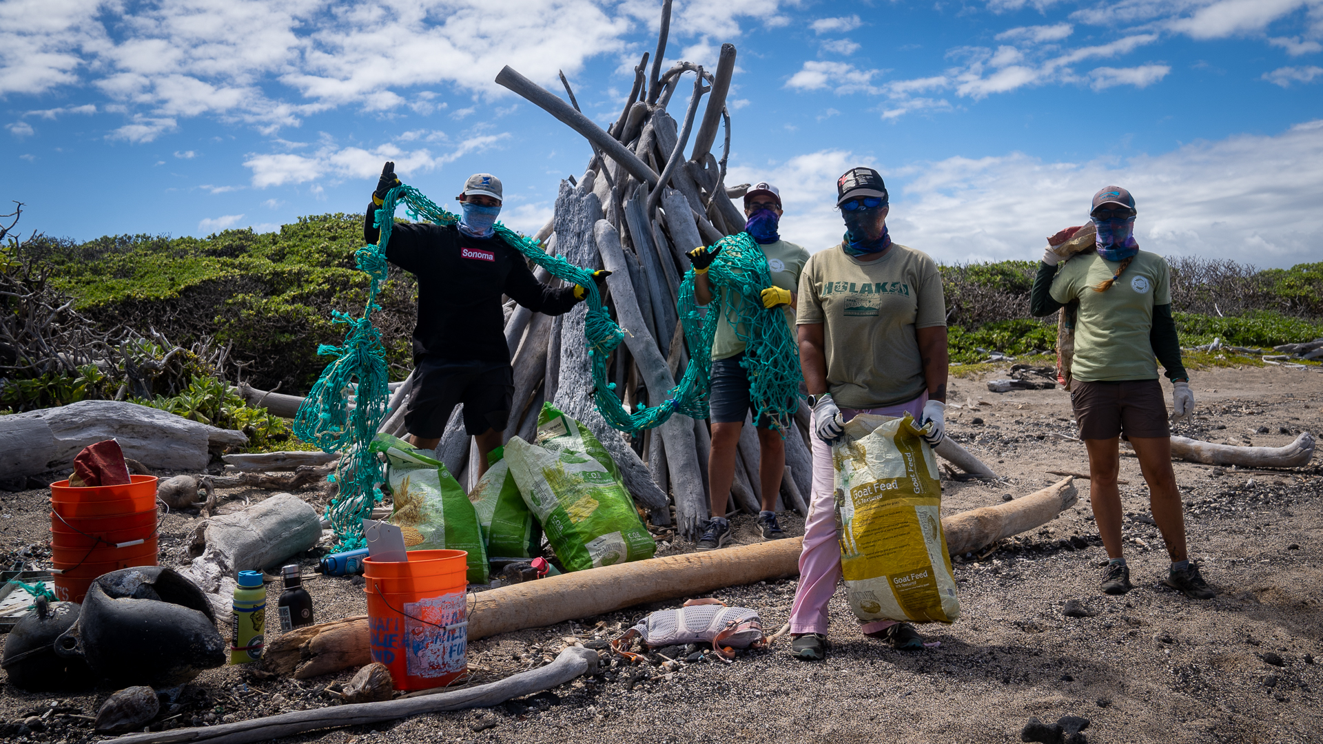 Kamilo Beach Cleanup Volunteers