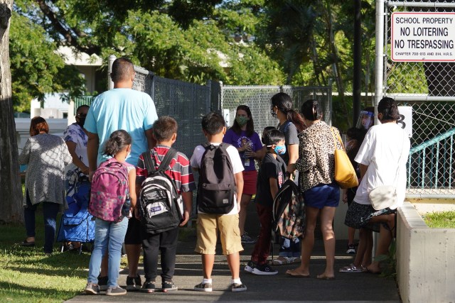 Kauluwela Elementary School students and parents arrive during the COVID-19 pandemic. August 17, 2020