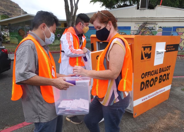 Election workers collect ballots from an official ballot drop box at the Kalihi District Park on Wednesday, October 21, 2020. (Ronen Zilberman photo Civil Beat)