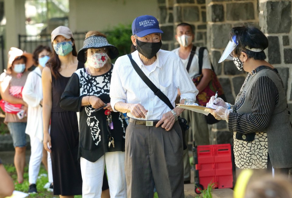Long lines of people showed up to receive donated food items during a food drive at the Central Union Church in Honolulu, HI, Wednesday, October 28, 2020. (Ronen Zilberman photo Civil Beat)