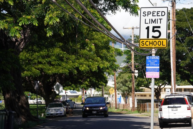 Signs along Leahi Street saying ‘no parking on this side of street’ on private road.