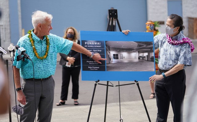 Mayor Kirk Caldwell and Honolulu Housing Director Marc Alexander at the opening of Punawai Rest Stop, a place where homeless can get medical and other assistance.