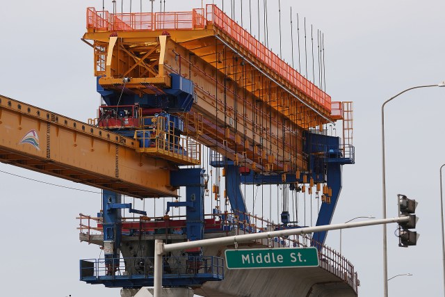 HART rail construction as the guideway construction nears Middle Street.