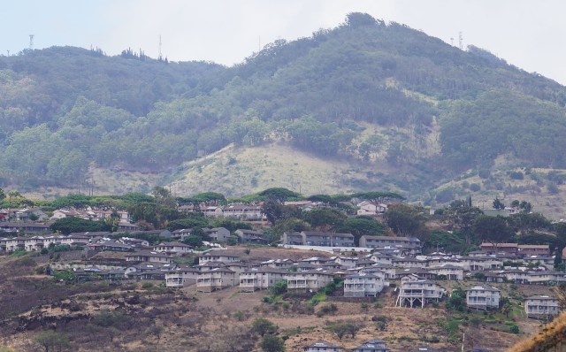 Makakilo heights with homes on the Waianae Mountain range.
