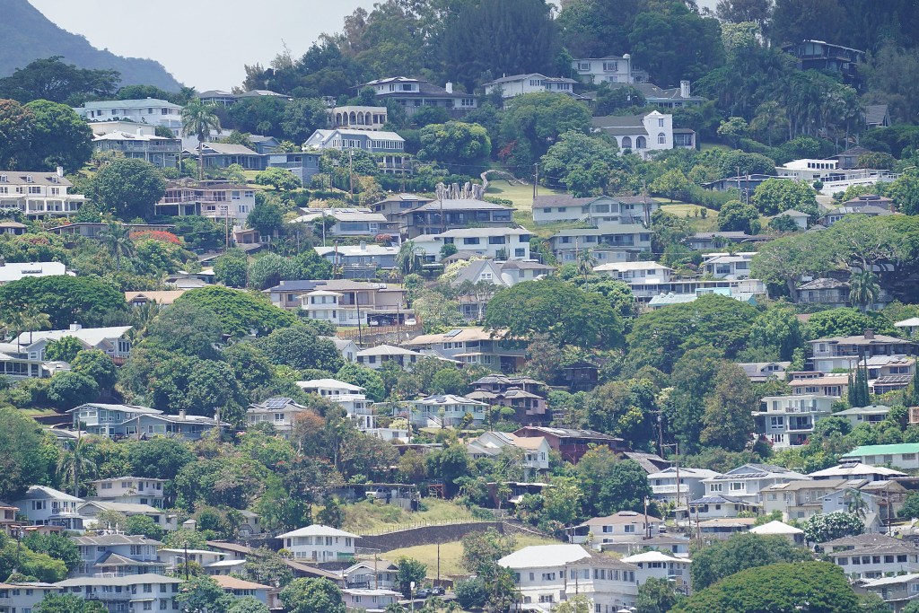 Pacific Heights homes located above Honolulu.