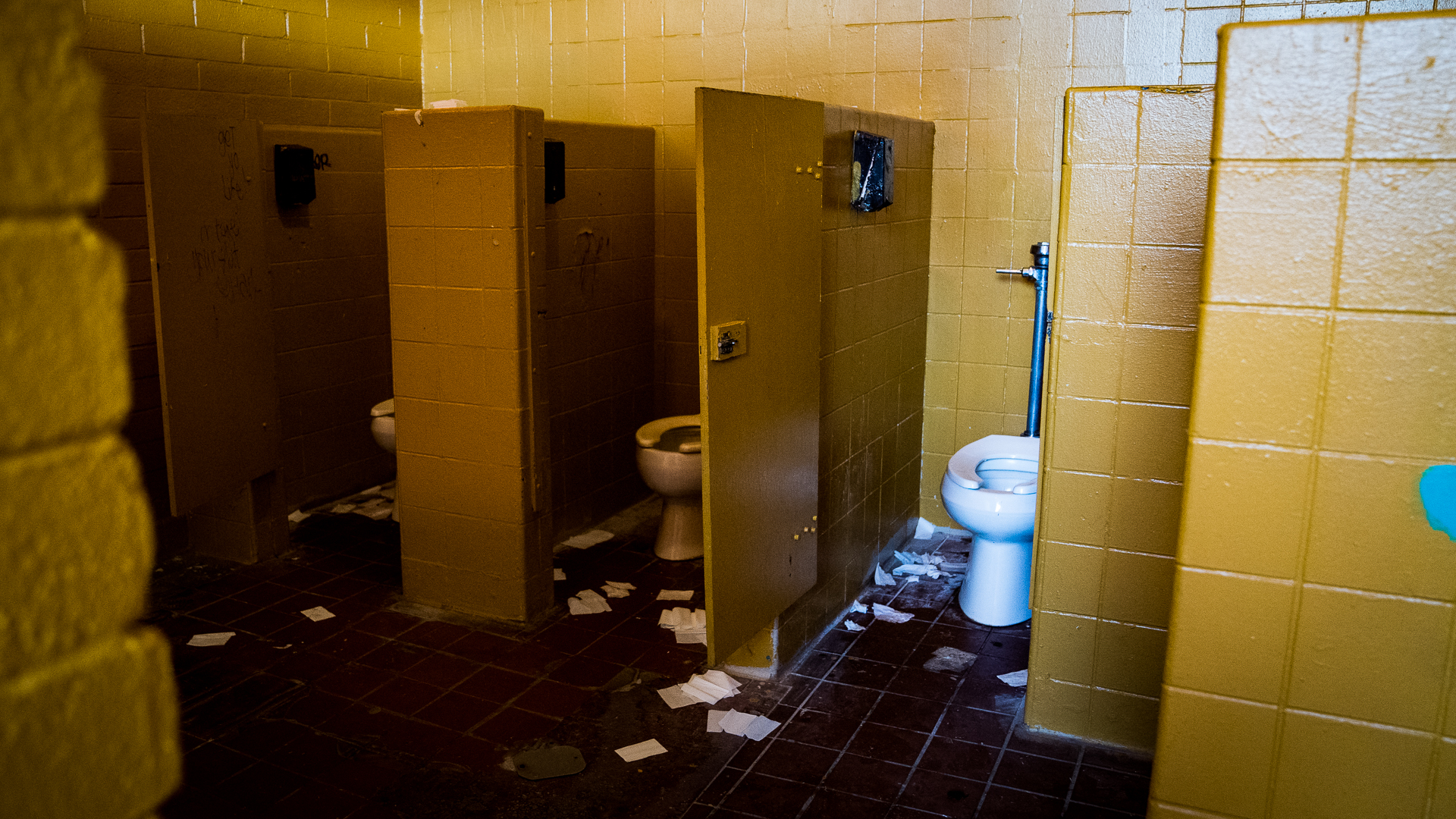 Westside Parks Pokai Bay Beach Park Bathrooms