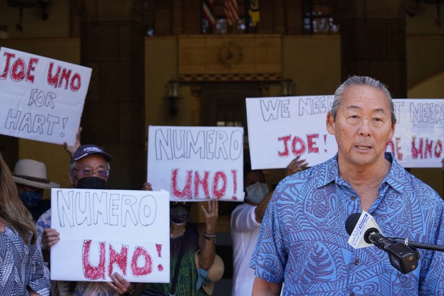 Joe Uno speaks to media during press conference held with Council member Tulba and Tsuneyoshi outside Honolulu Hale.