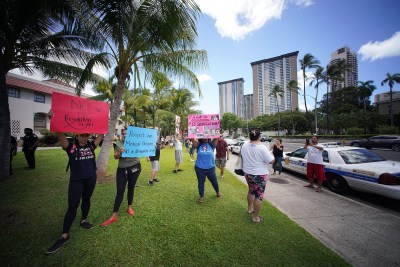 Covid Vaccine Opponents Try To Drown Out The Mayor At A Honolulu City Council Meeting