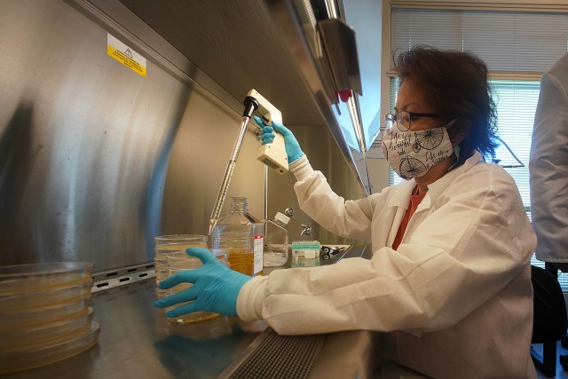UH JABSOM Microbiology Lab vaccine Lab Technician Teri Wong .