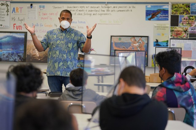 Waimea Middle School art teacher Mr Pat Ayat gives a lecture before his students start working on their water color paintings of Kalo.