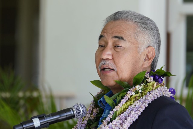 Governor David Ige speaks during ceremonies honoring the 175th anniversary of Washington Place.