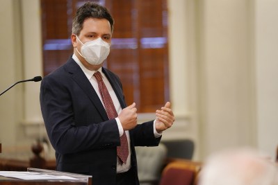 Attorney Mateo Caballero representing reapportionment petitioners gives his oral arguments at the Hawaii State Supreme Court.