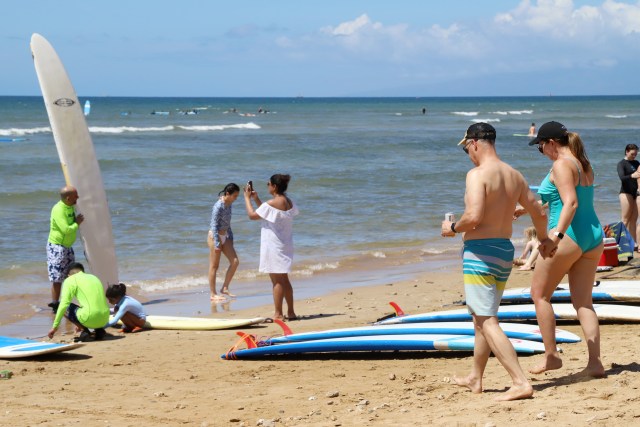 A photo of Cove Park in Kihei, which is almost always packed with tourists taking surfing lessons.