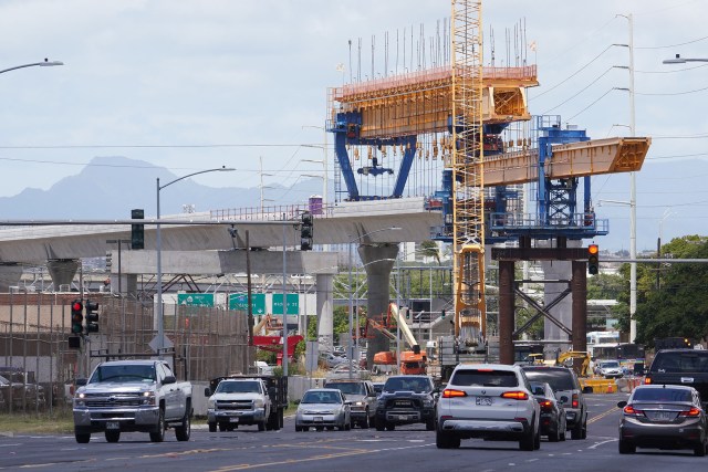 HART rail guideway construction near Middle Street and Dillingham.