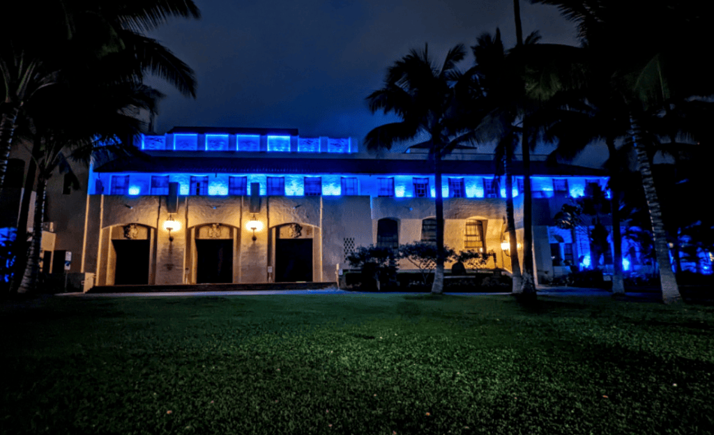 Honolulu Hale lit in the color turquoise
