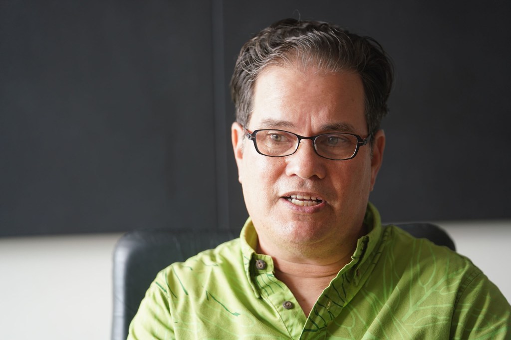 Jonathan Likeke Scheuer.