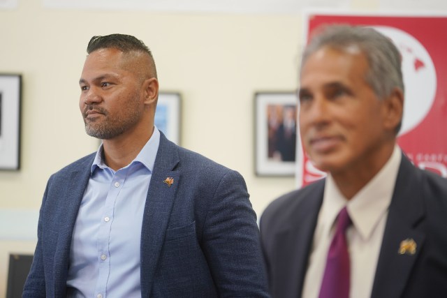 Left, Lt. Governor candidate Junior Tupai and Gubernatorial candidate Duke Aiona called a press conference urging the Ige/Green administration to convene a legislature special session to address a criminal and public safety issue.